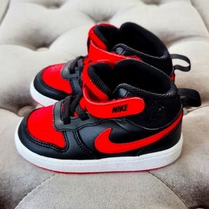 Nike Court borough High child size 7c Black/red